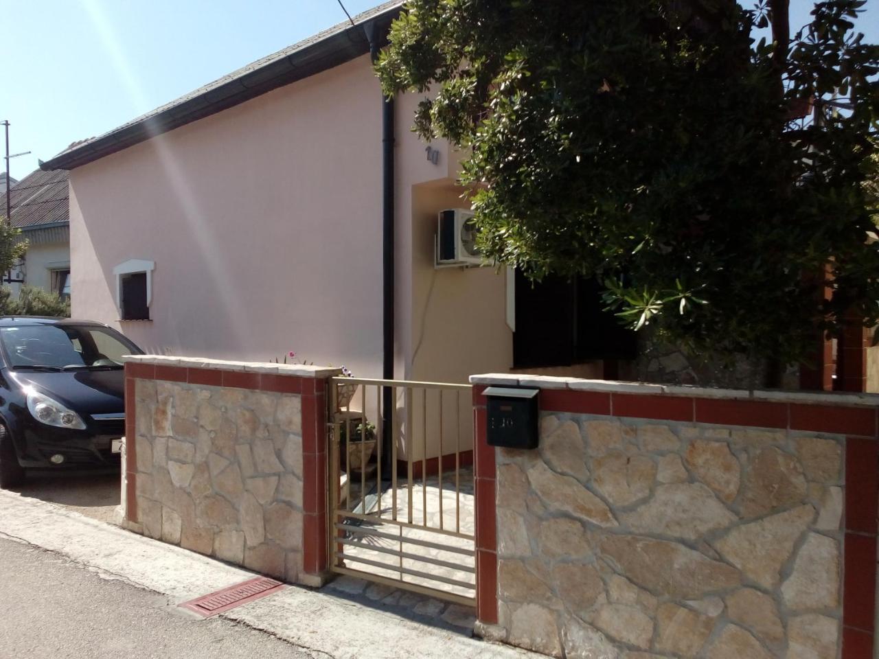 Apartment "Mislav" Gornji Karin Exterior photo